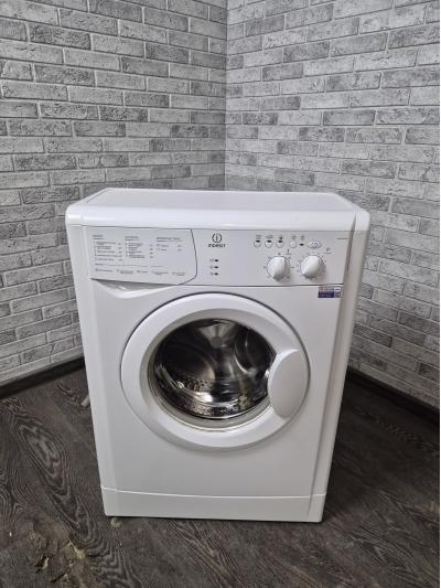 Стиральная машина Indesit WIUN 103 Стиральная машина Indesit WIUN 103